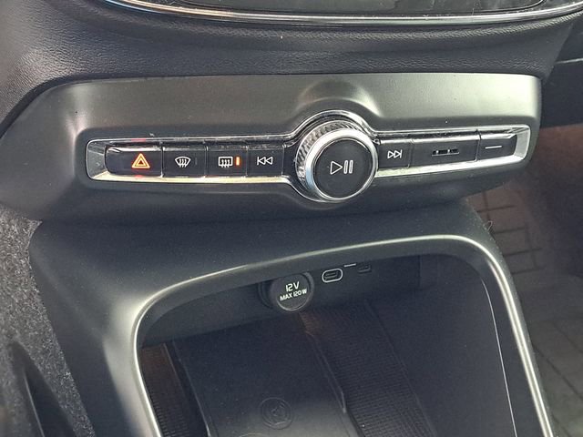 Used 2023 Volvo XC40 B5 Ultimate w/ Protection Package Premier image 15