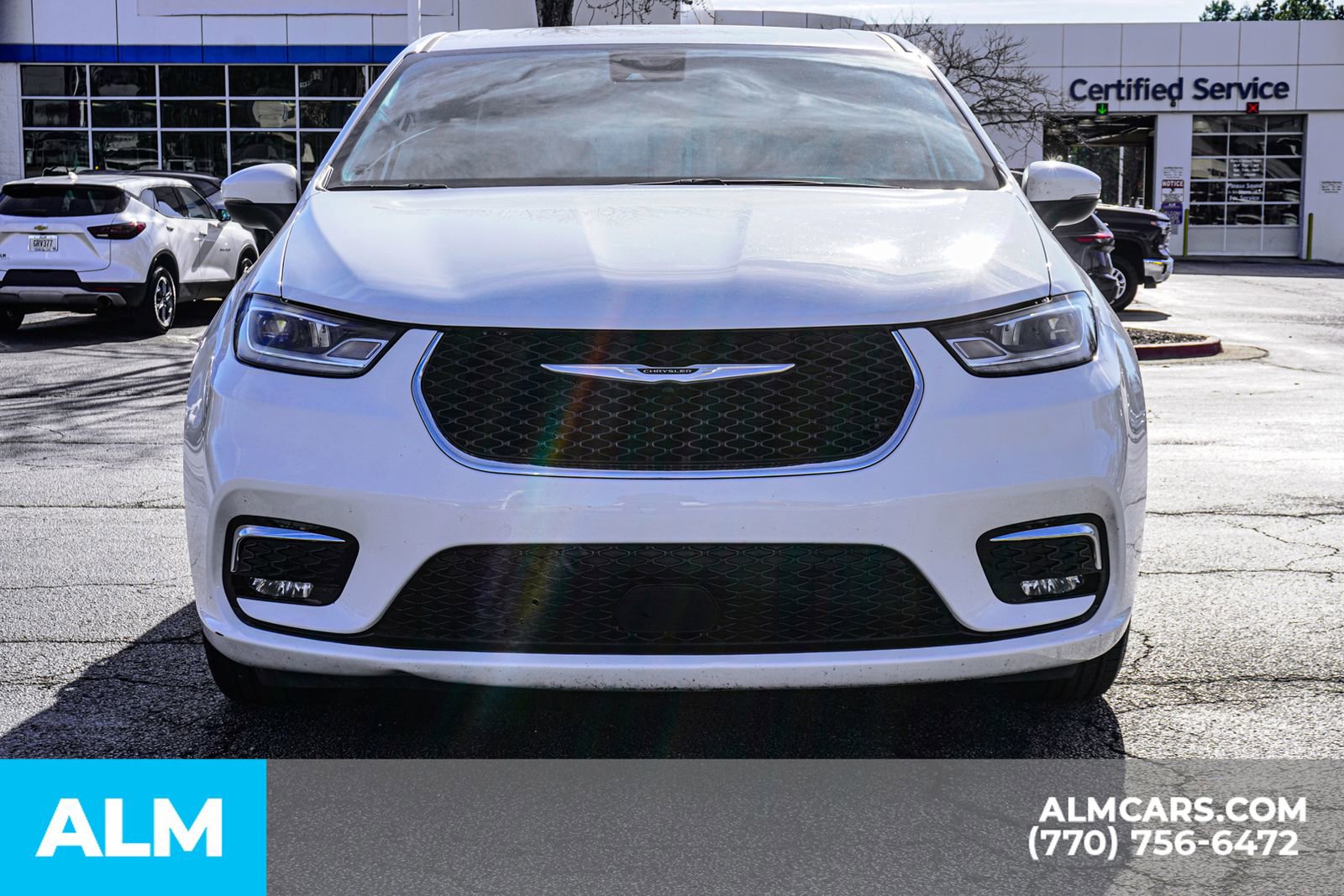 Used 2023 Chrysler Pacifica Touring-L image 12