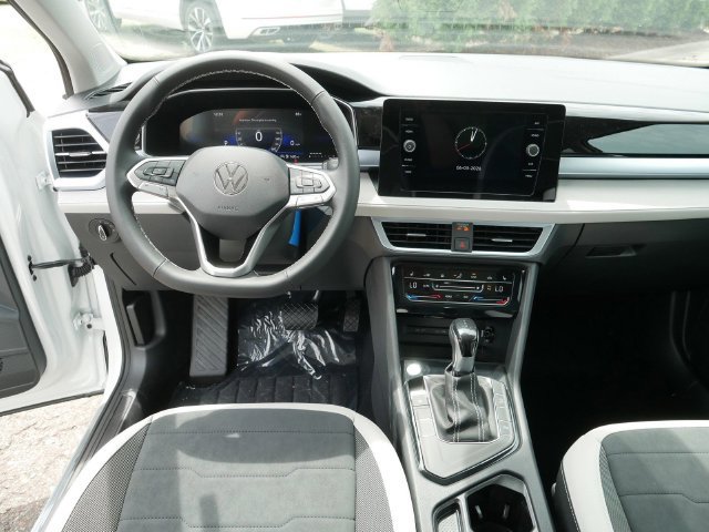 New 2026 Volkswagen Taos SE FWD image 9
