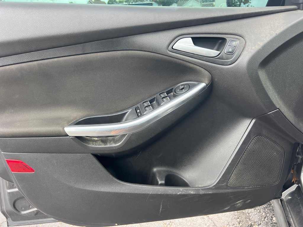 Used 2018 Ford Focus ST FWD image 11