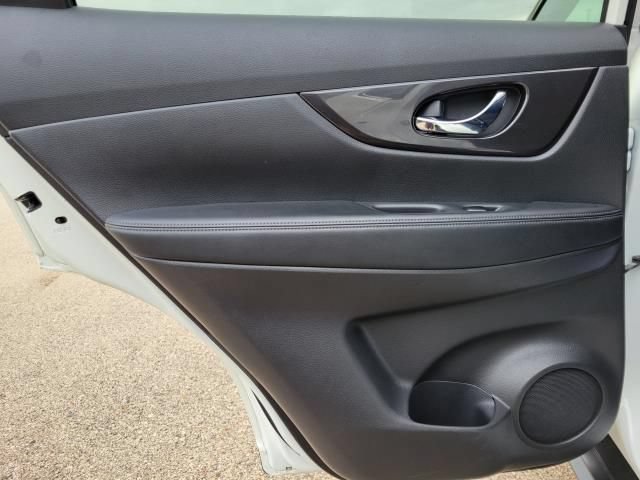 Used 2020 Nissan Rogue SV AWD/4WD image 9