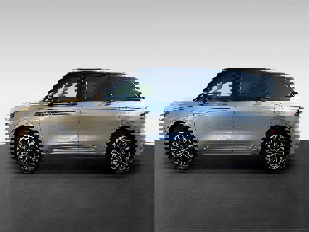 Used 2024 Lincoln Nautilus Reserve image 3