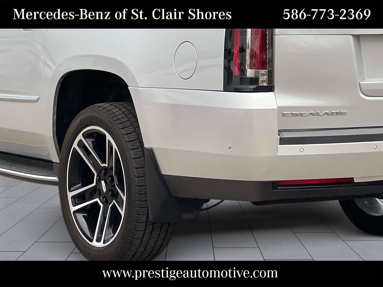 Used 2020 Cadillac Escalade ESV Luxury AWD/4WD image 4