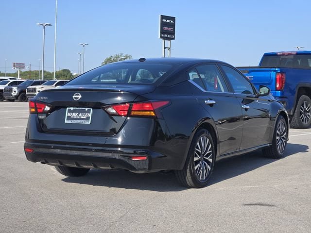 Used 2025 Nissan Altima 2.5 SV FWD image 7
