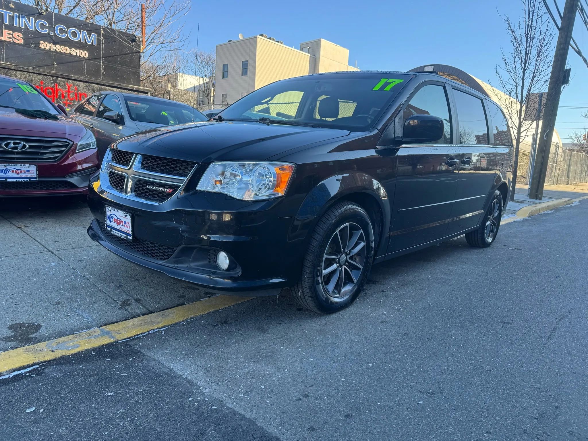 Used 2017 Dodge Grand Caravan SXT image 12