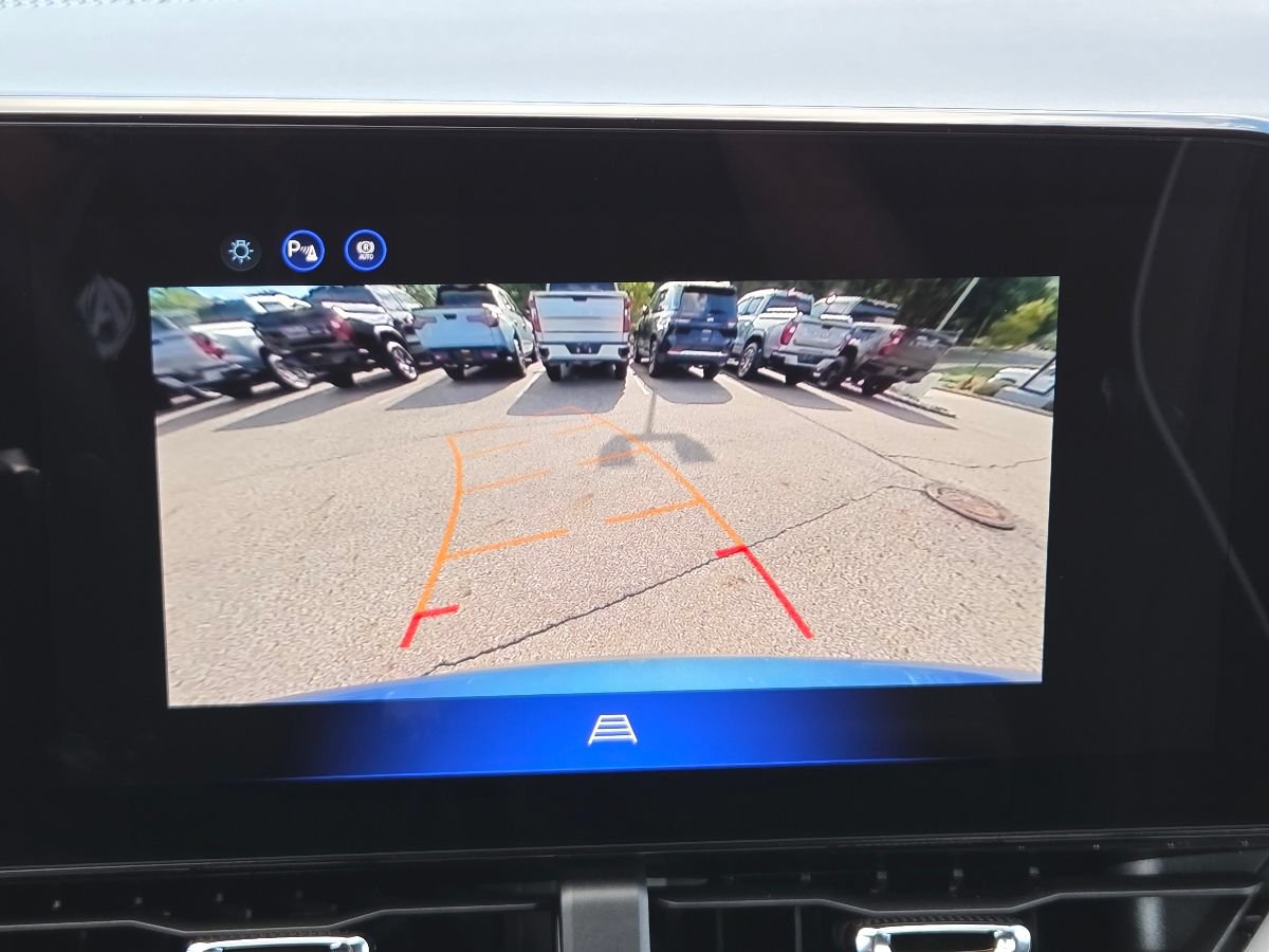 New 2027 Chevrolet Equinox LT w/ Convenience Package II FWD image 8