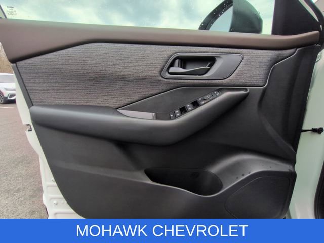 Used 2023 Nissan Rogue S AWD/4WD image 22