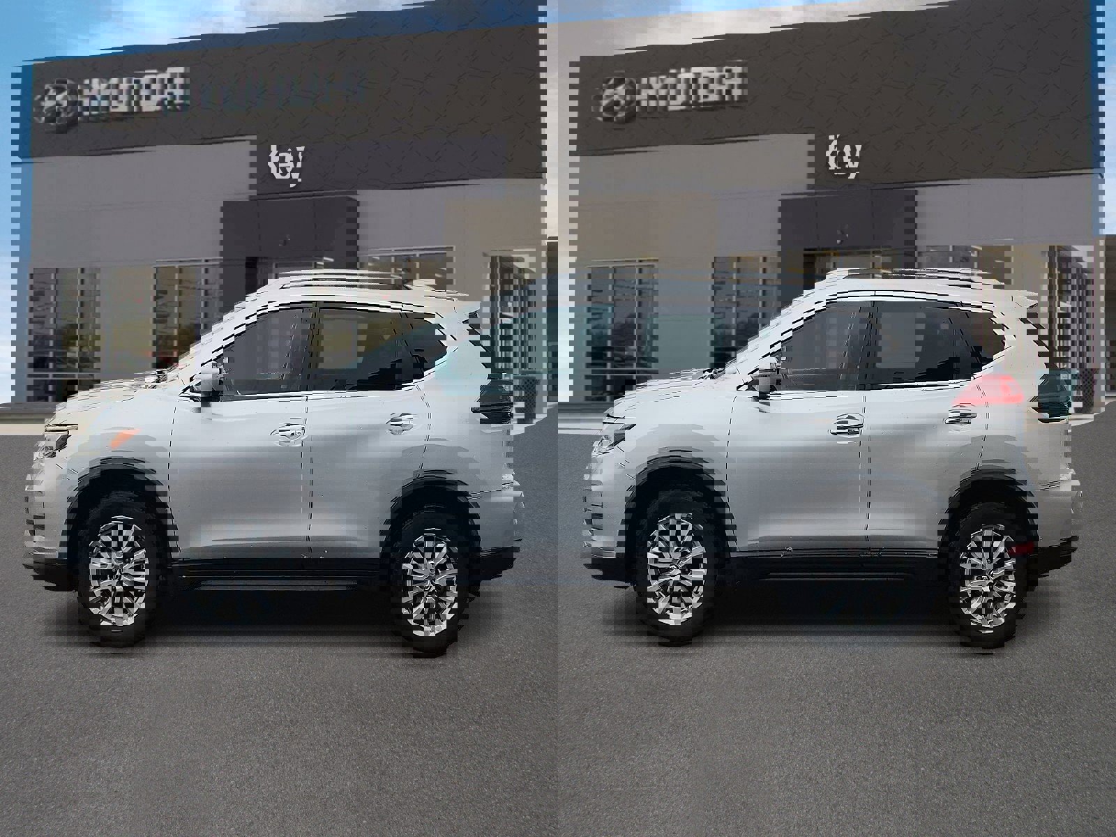 Used 2018 Nissan Rogue SV w/ Premium Package image 6