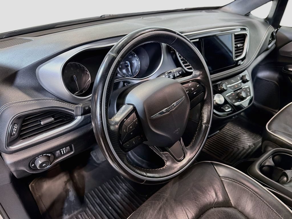 Used 2019 Chrysler Pacifica Limited w/ S Appearance Package FWD image 10