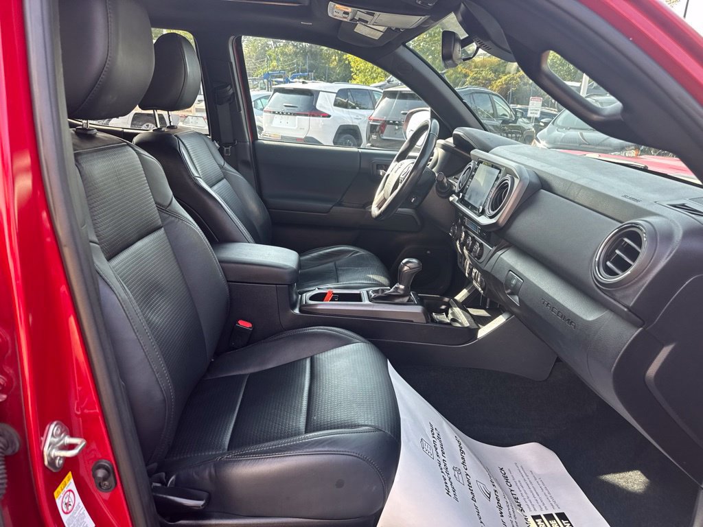 Used 2020 Toyota Tacoma TRD Sport w/ TRD Premium Sport Package AWD/4WD image 34