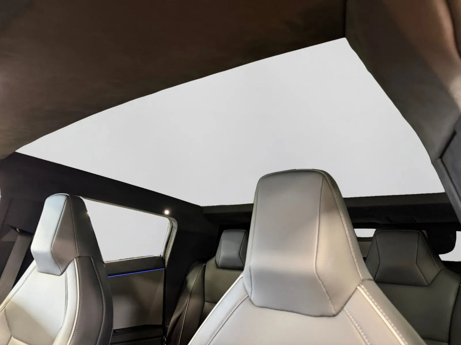 Used 2025 Tesla Cybertruck AWD Crew Cab image 33