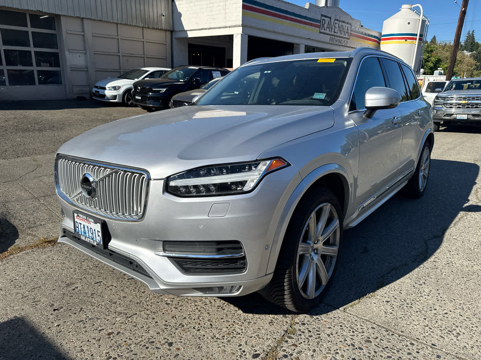 Used 2016 Volvo XC90 T6 Inscription w/ Vision Package AWD/4WD image 2