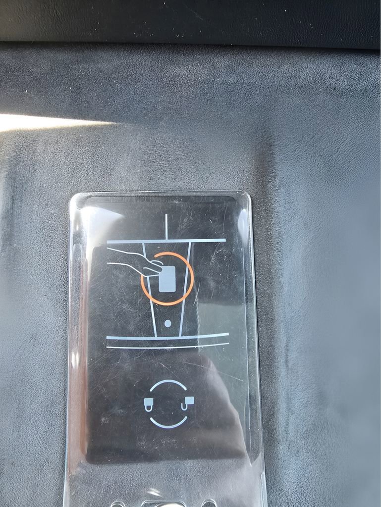 Used 2025 Tesla Model Y Long Range image 22