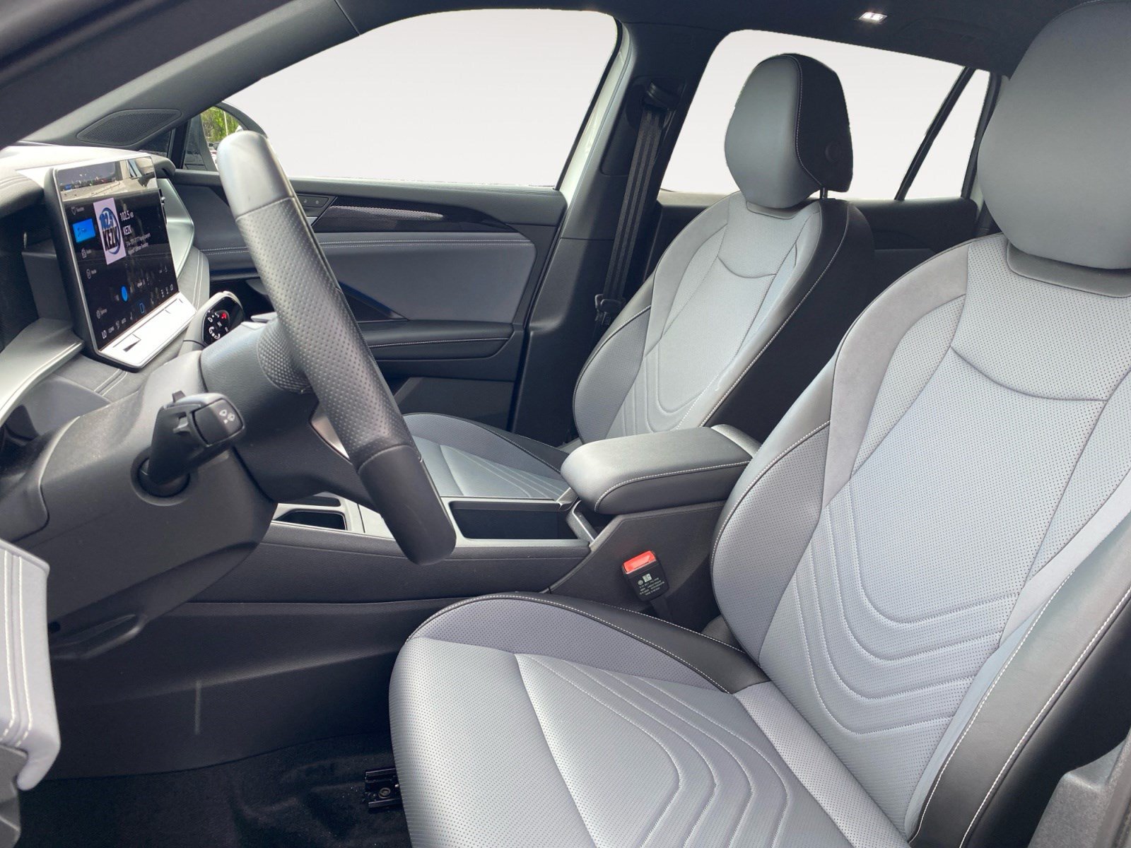 New 2026 Volkswagen Tiguan SE R-Line FWD image 10