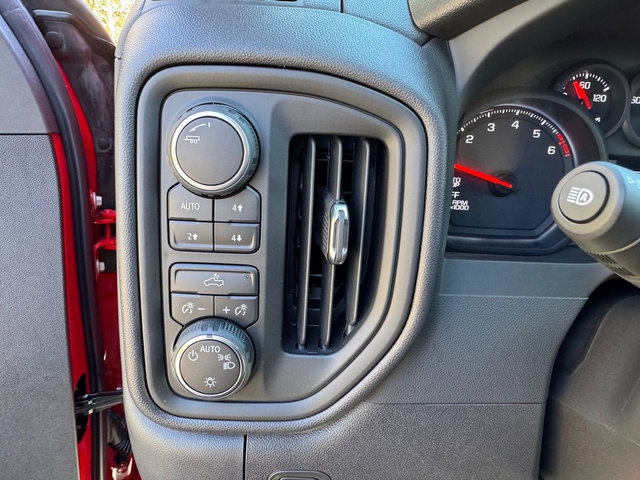 Used 2025 Chevrolet Silverado 1500 Custom Trail Boss w/ Turbomax Blackout Package image 18