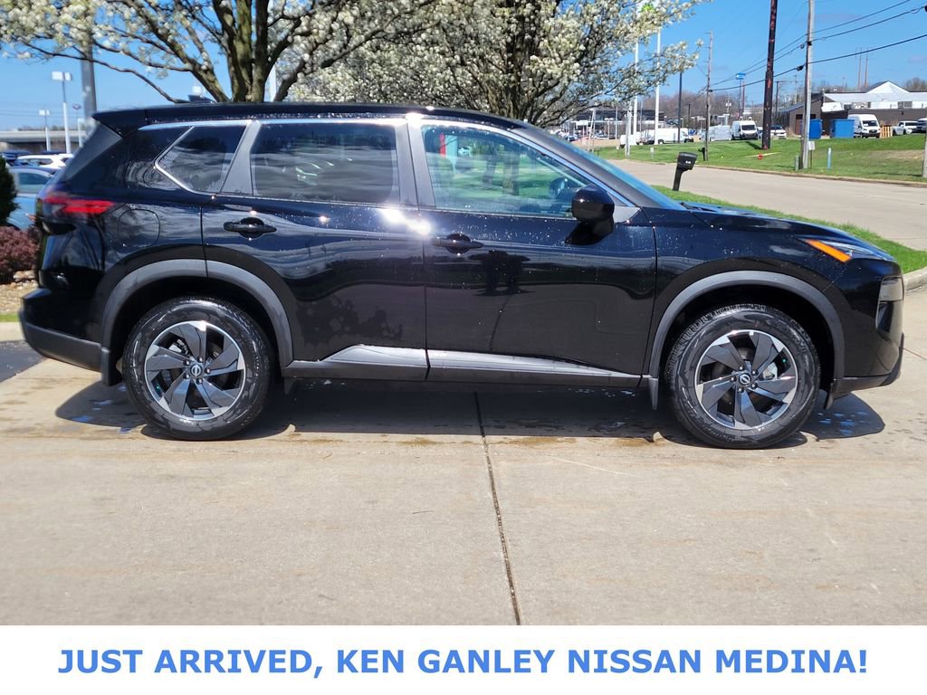 Certified 2026 Nissan Rogue SV AWD/4WD image 2
