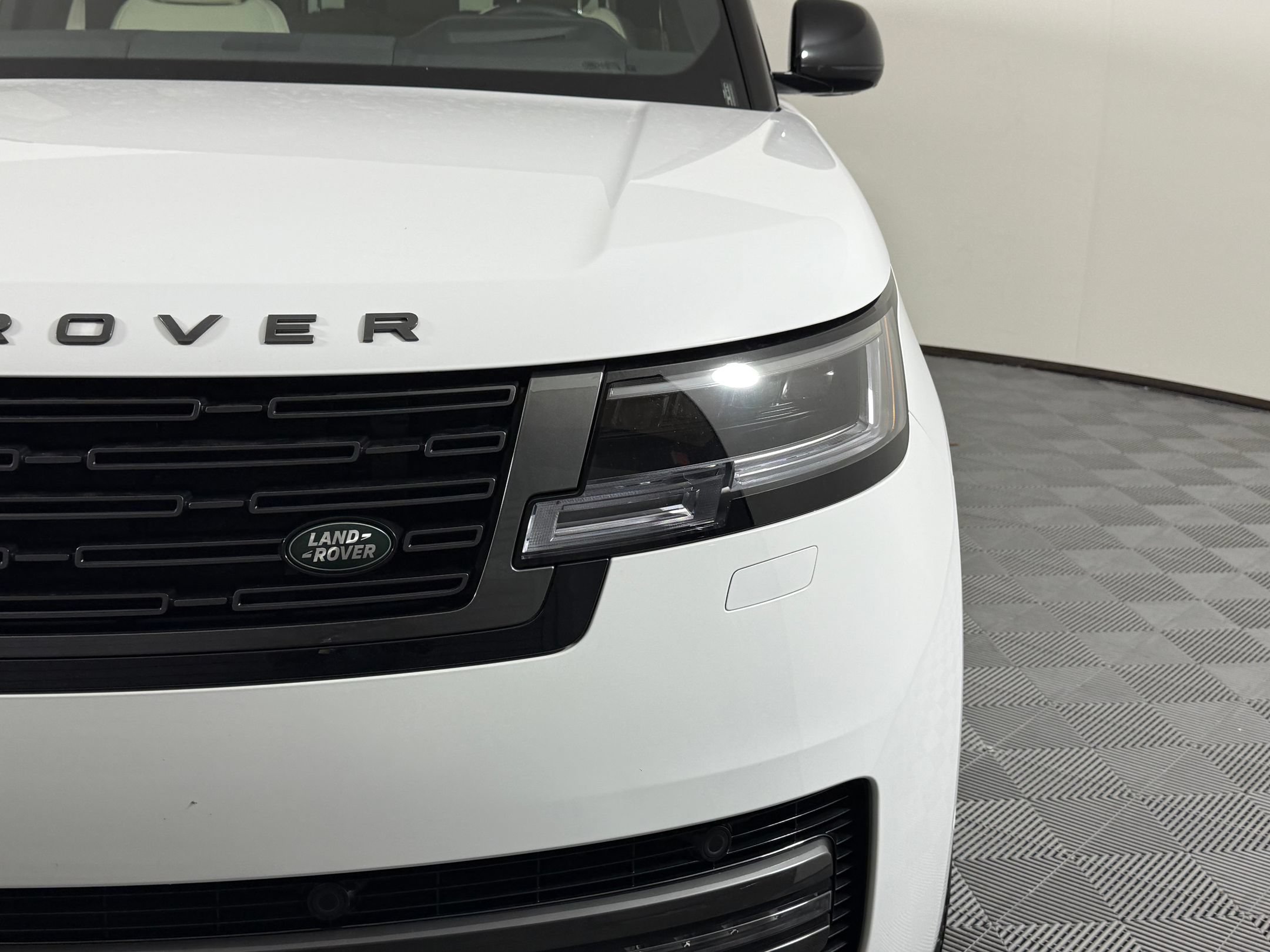 Used 2024 Land Rover Range Rover Long Wheelbase SE AWD/4WD image 12