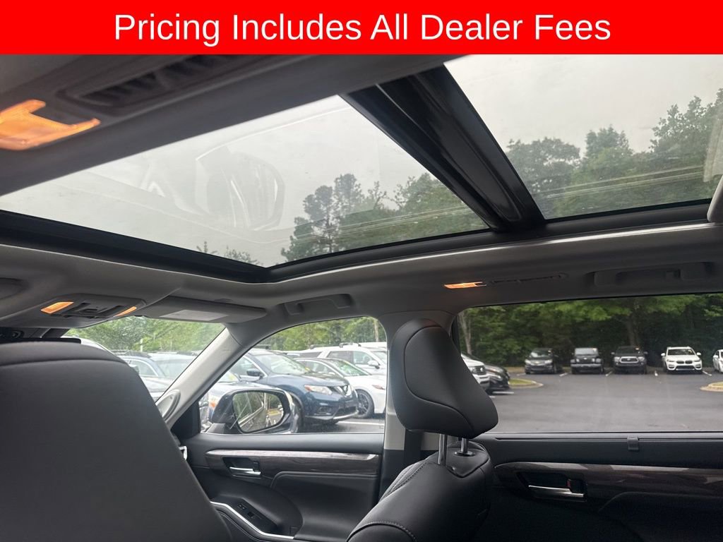 Used 2024 Toyota Highlander Platinum AWD/4WD image 11