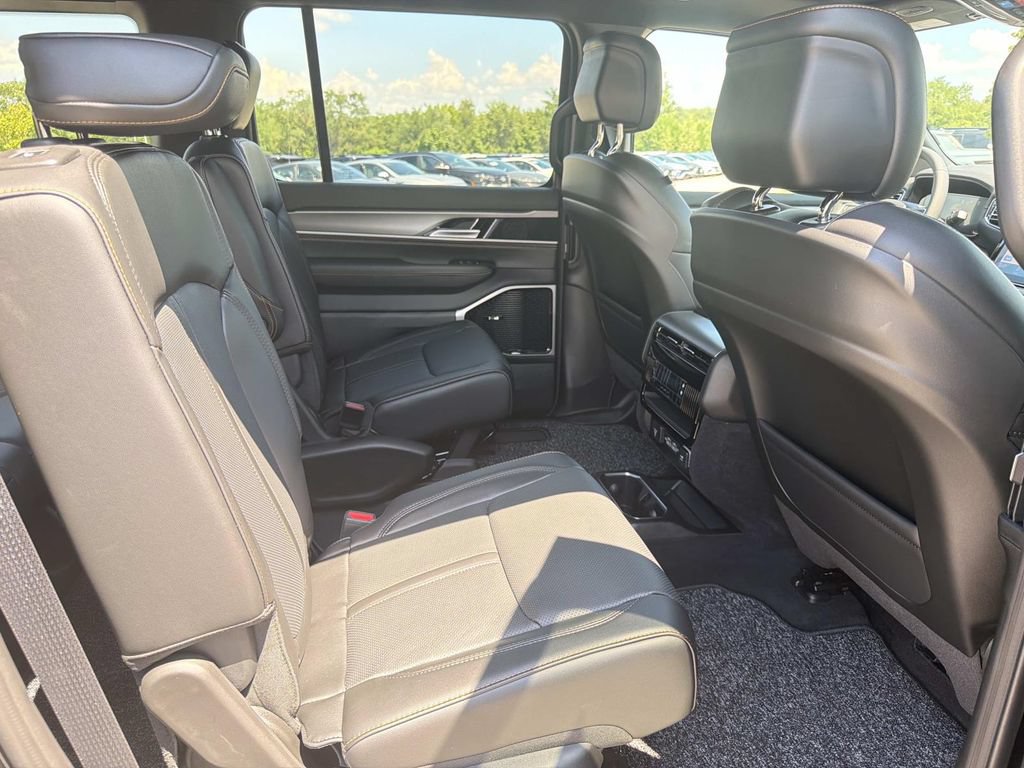 New 2026 Jeep Grand Wagoneer 4WD image 25