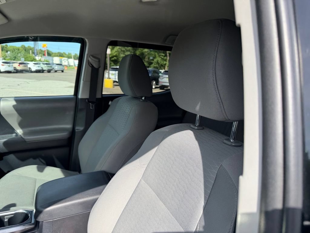 Used 2018 Toyota Tacoma SR5 AWD/4WD image 14