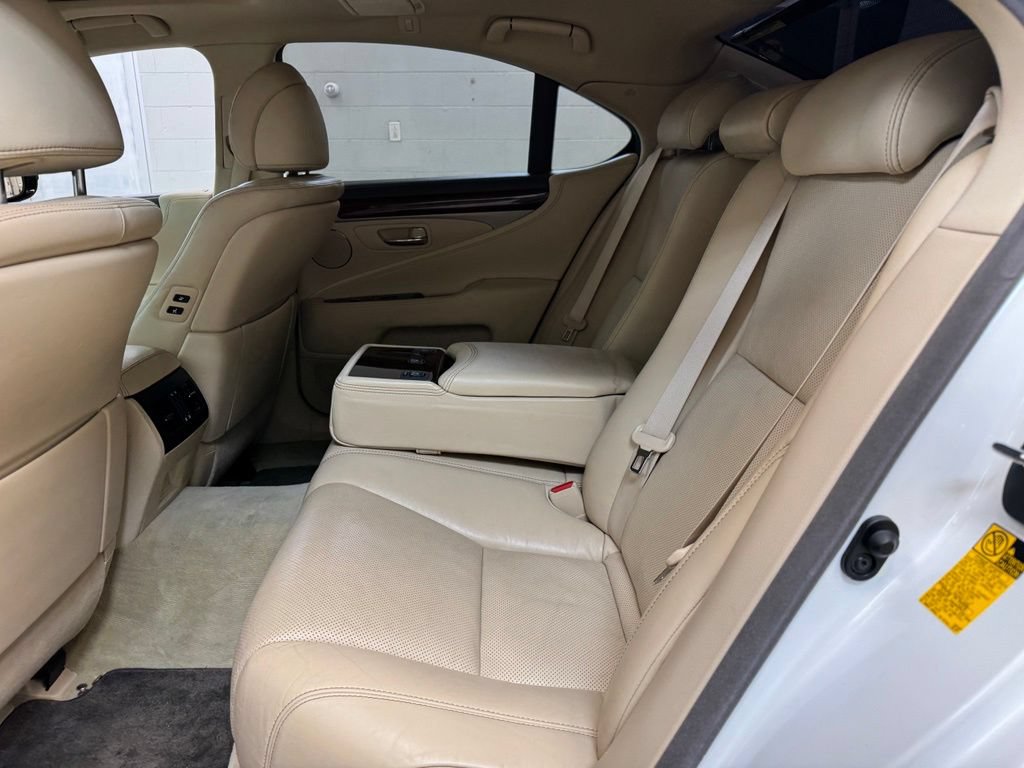Used 2013 Lexus LS 460 AWD w/ Comfort Pkg image 19