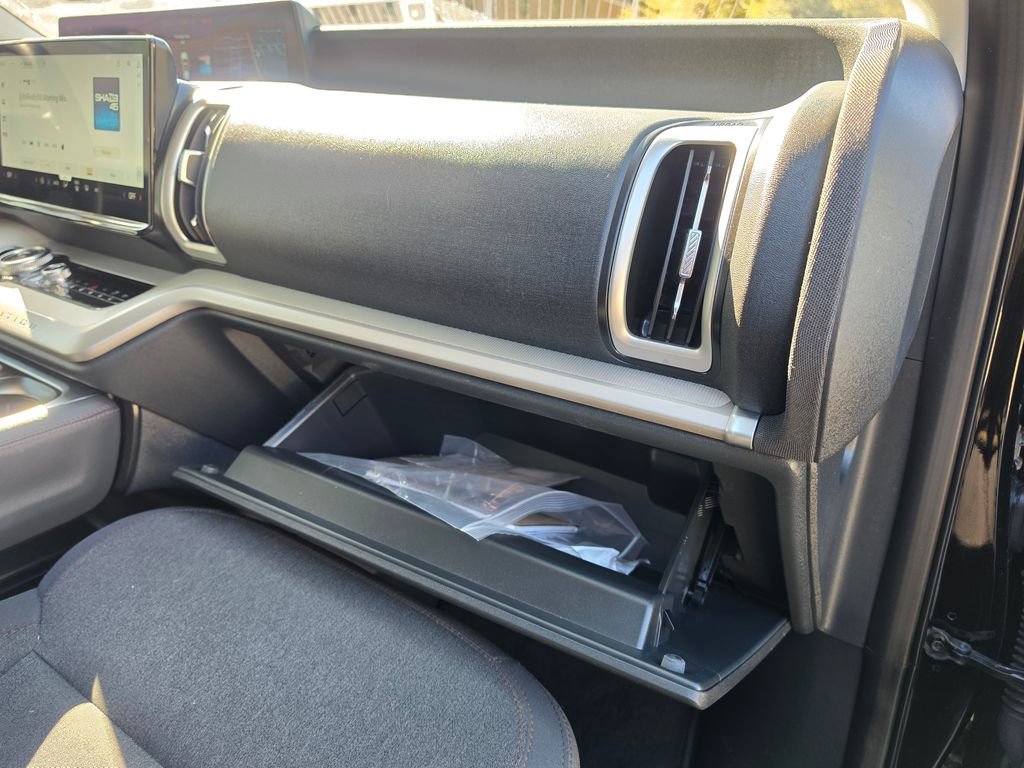 Certified 2025 Ford Expedition Active image 45