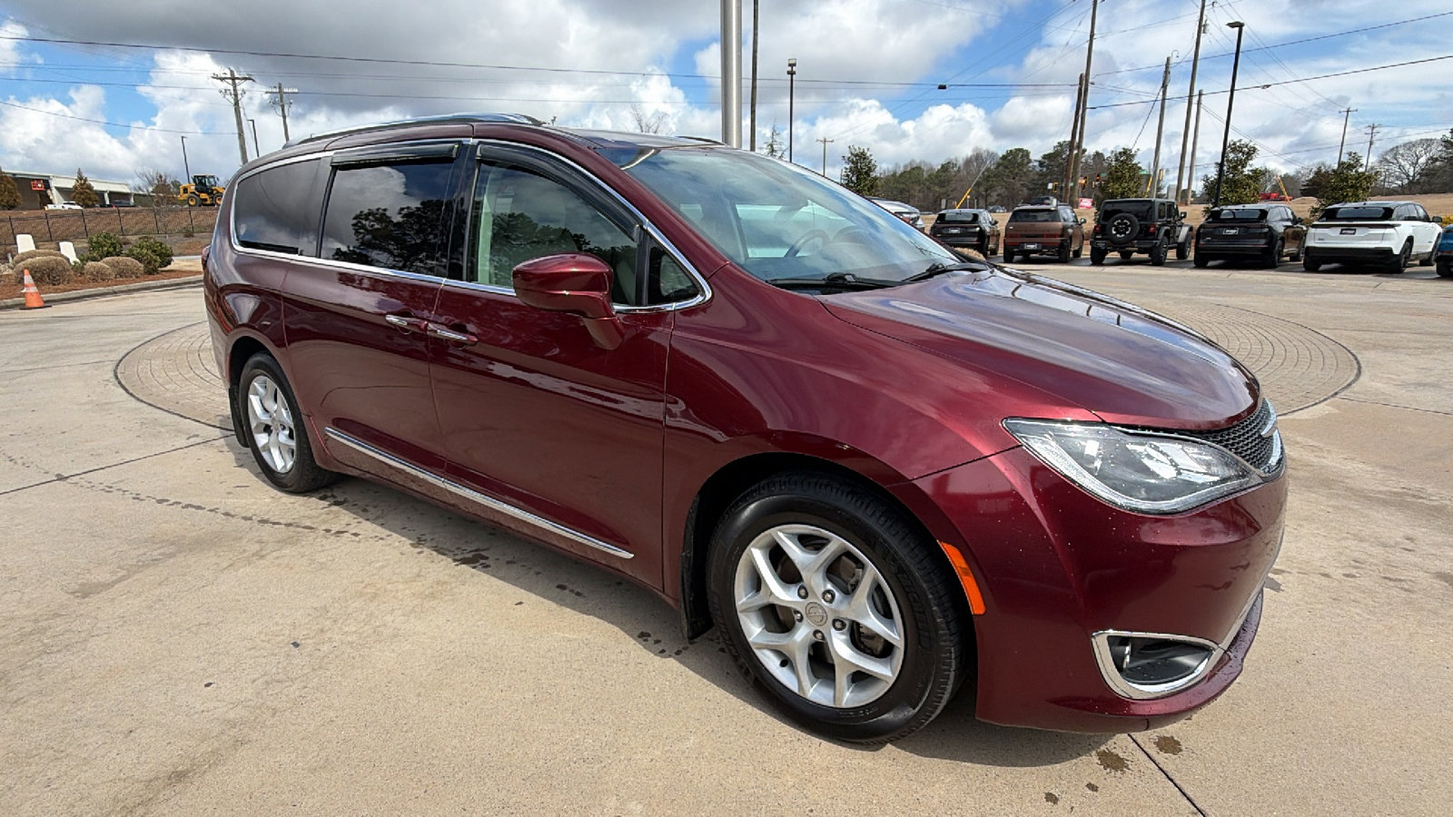 Used 2018 Chrysler Pacifica Touring-L w/ Tire & Wheel Group image 5