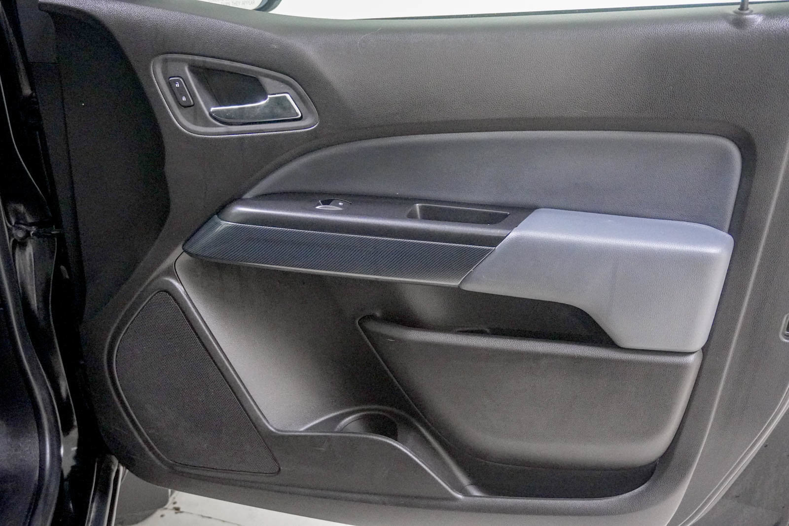 Used 2015 Chevrolet Colorado Z71 AWD/4WD image 30