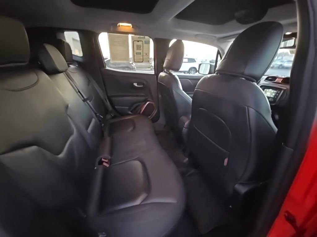 Used 2016 Jeep Renegade Trailhawk w/ Premium Trailhawk Package image 29