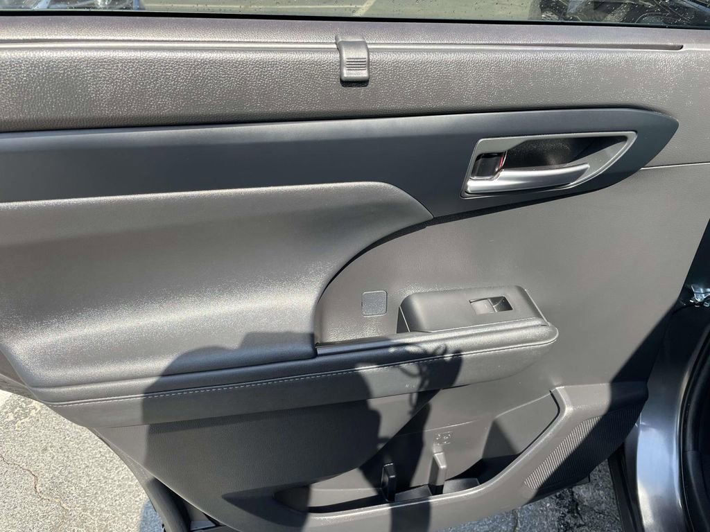 Used 2023 Toyota Highlander XLE image 21