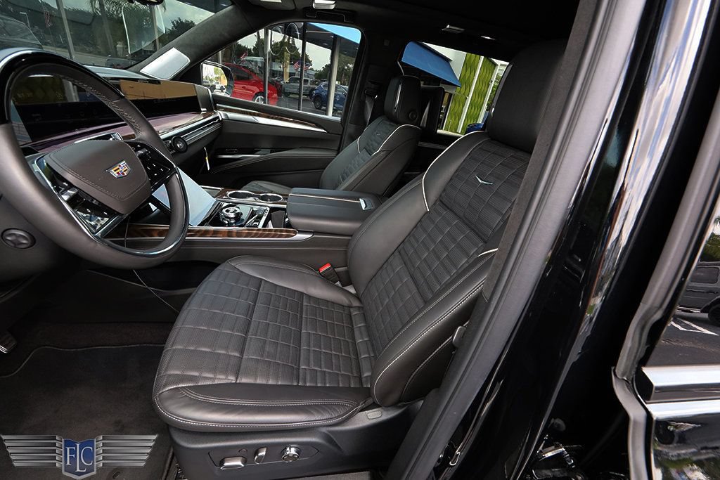 Used 2026 Cadillac Escalade ESV Platinum Sport AWD/4WD image 14