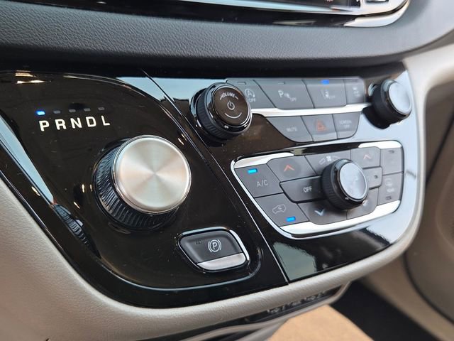 Used 2023 Chrysler Pacifica Touring-L FWD image 21
