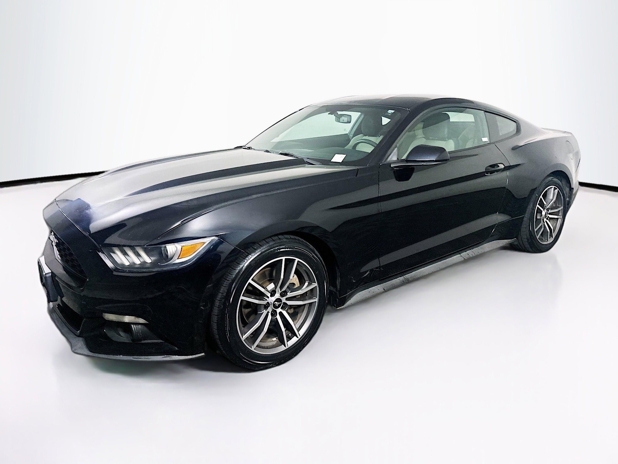 Used 2016 Ford Mustang Coupe image 3