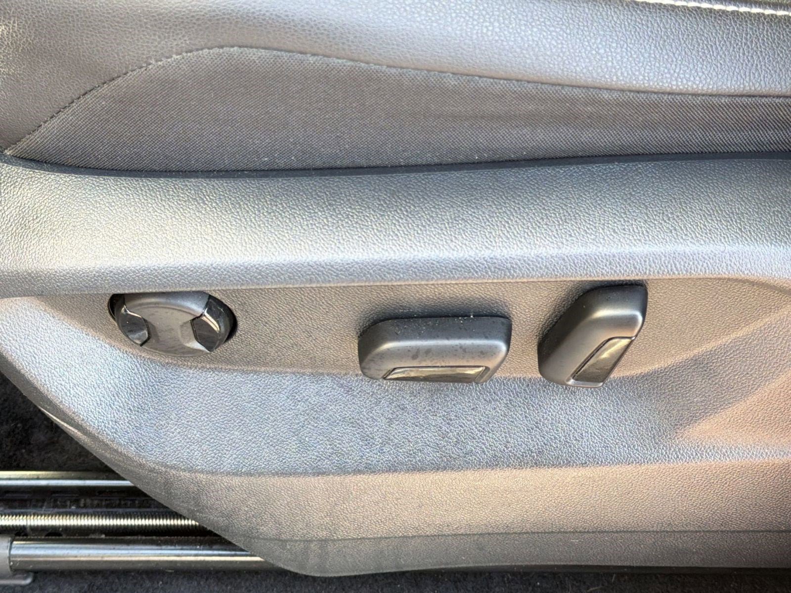 Used 2021 Volkswagen Tiguan SE w/ Panoramic Sunroof Package FWD image 14