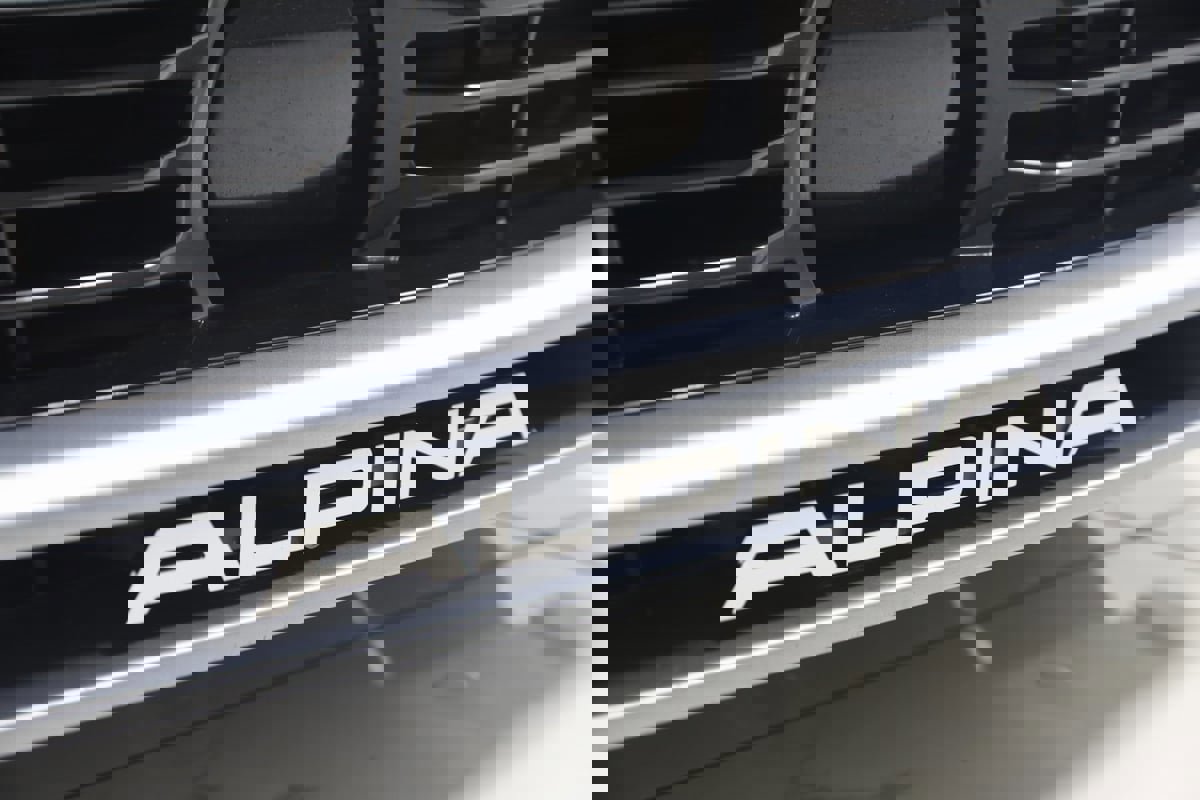 Used 2022 BMW ALPINA B7 xDrive w/ Luxury Rear Seating Package image 27