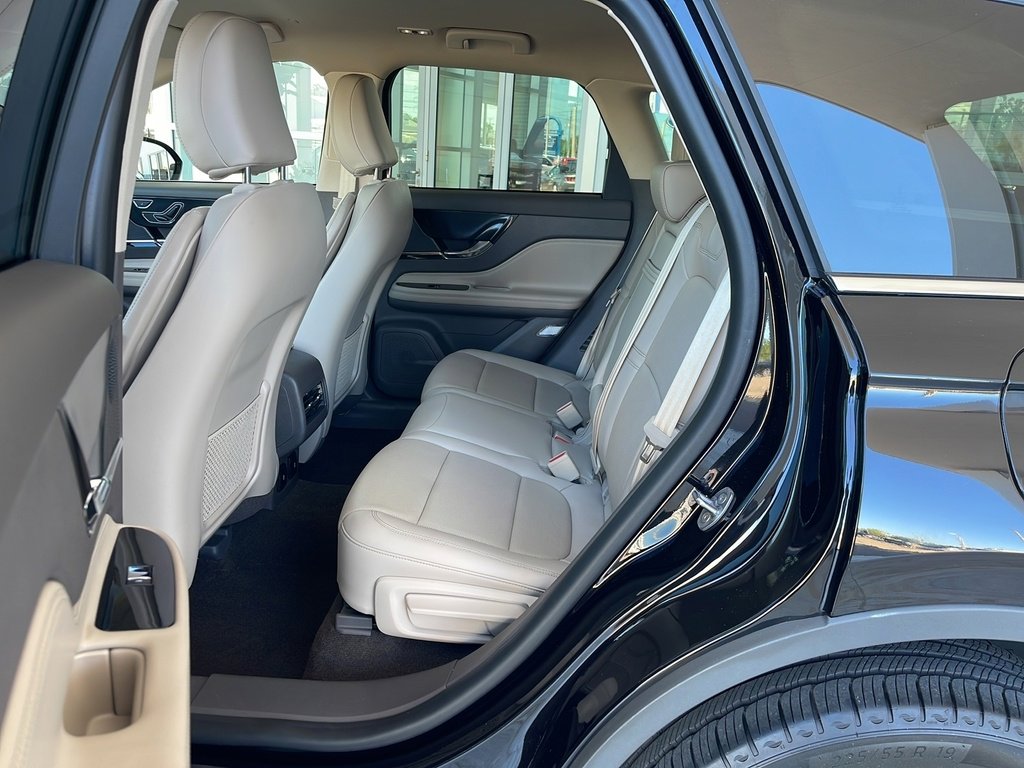 Used 2023 Lincoln Corsair Reserve image 42