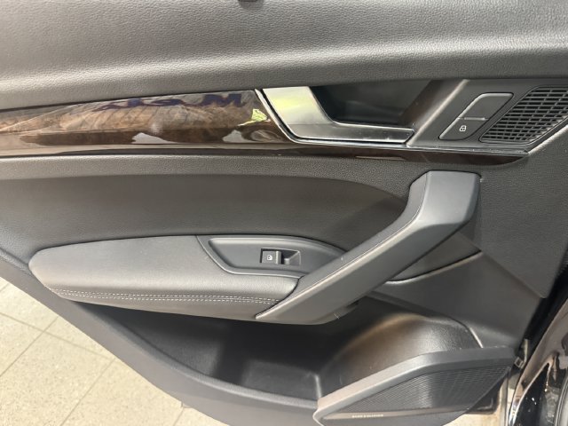Used 2019 Audi Q5 2.0T Premium Plus w/ Premium Plus Package AWD/4WD image 38