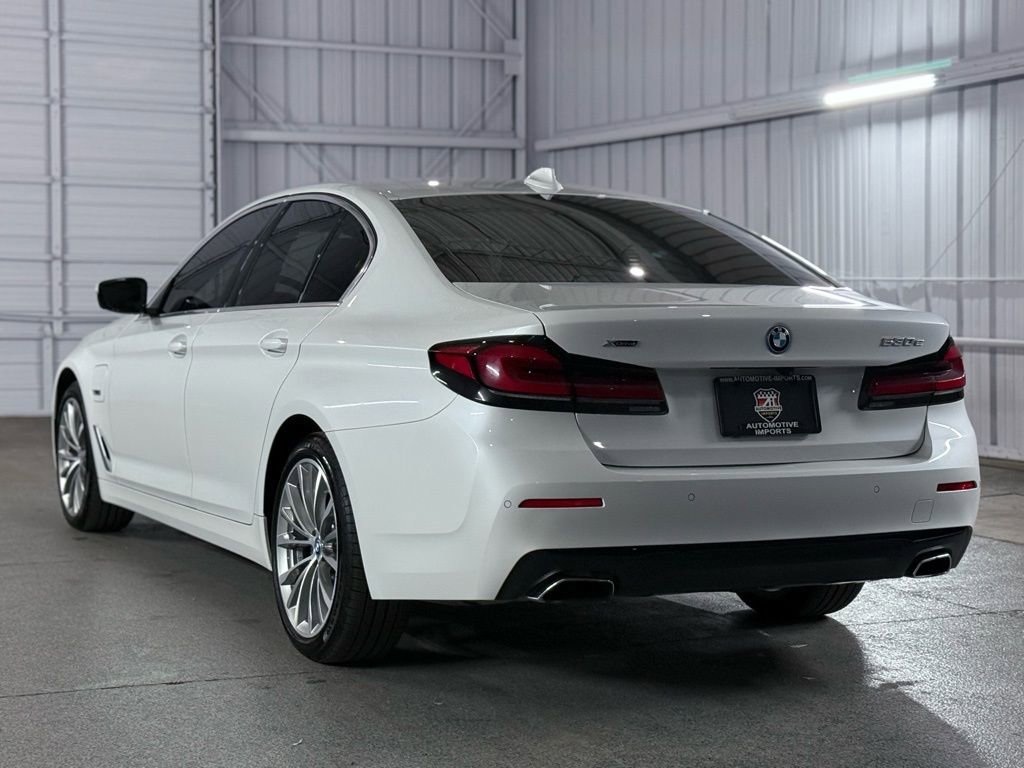 Used 2023 BMW 530e xDrive w/ Premium Package image 11