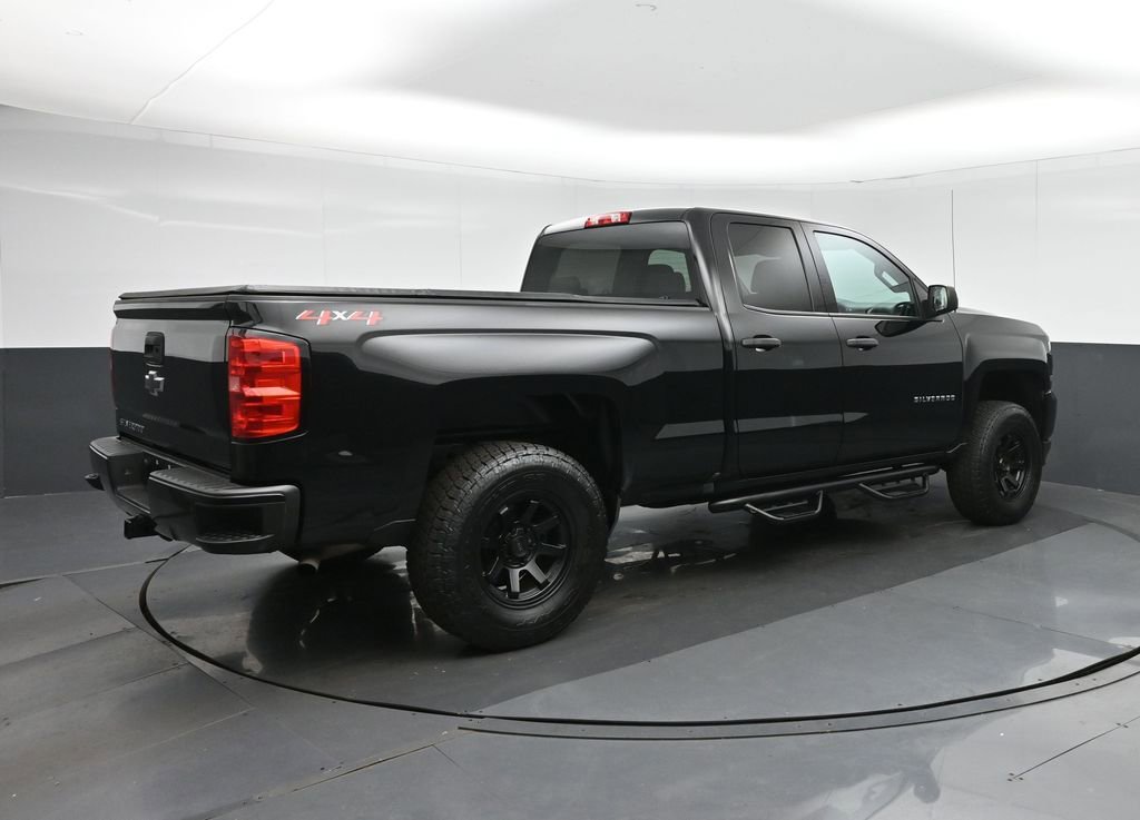 Used 2018 Chevrolet Silverado 1500 Custom w/ Custom Value Package AWD/4WD image 7