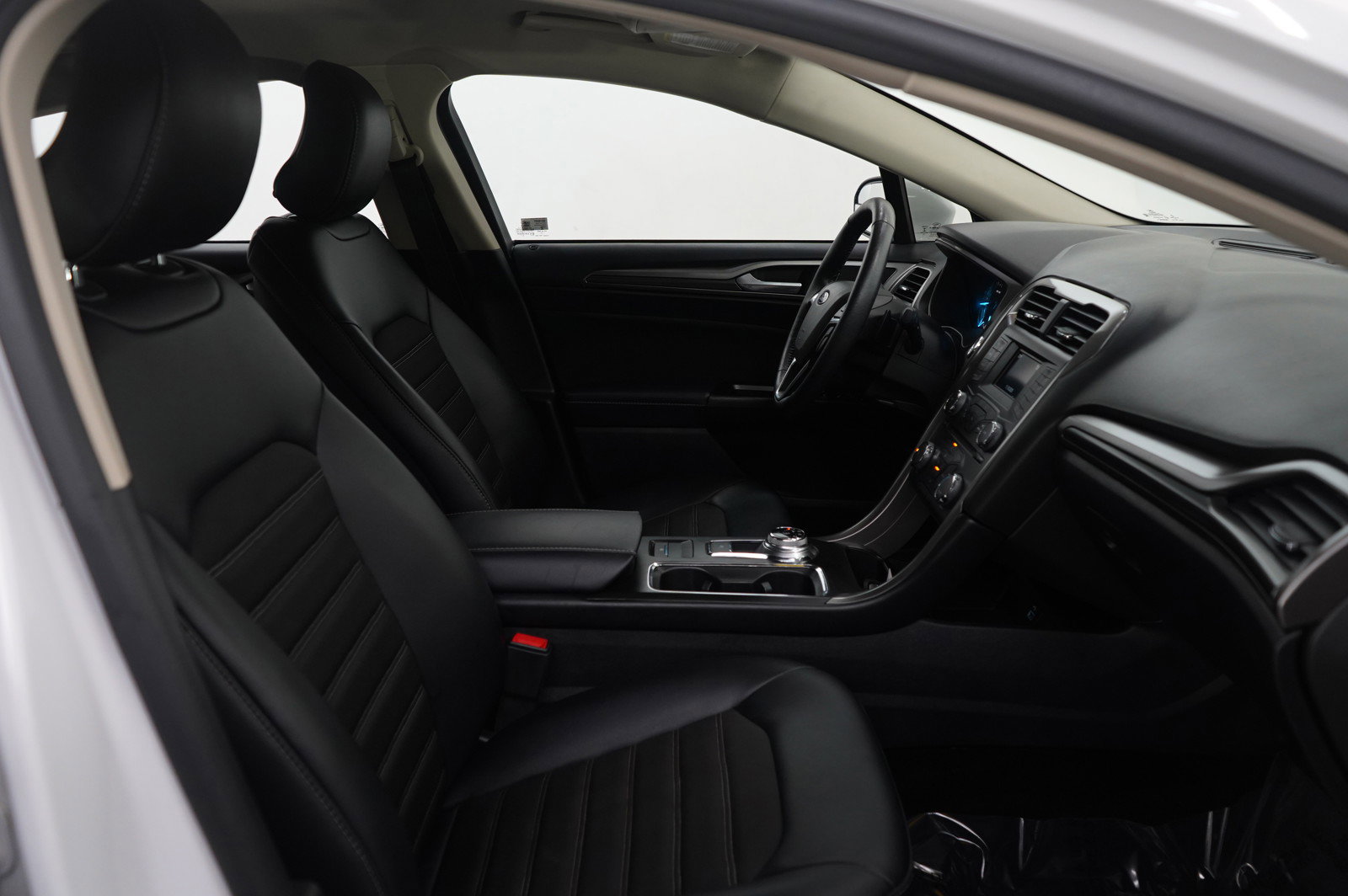 Used 2017 Ford Fusion SE w/ Equipment Group 201A image 10