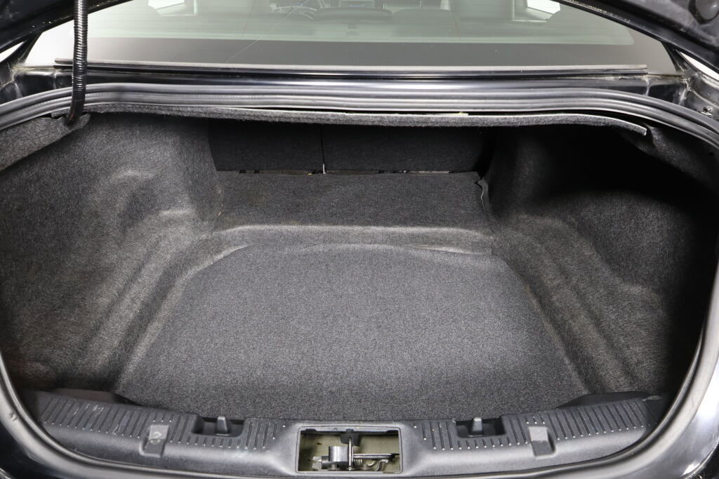 Used 2017 Ford Taurus SEL image 18