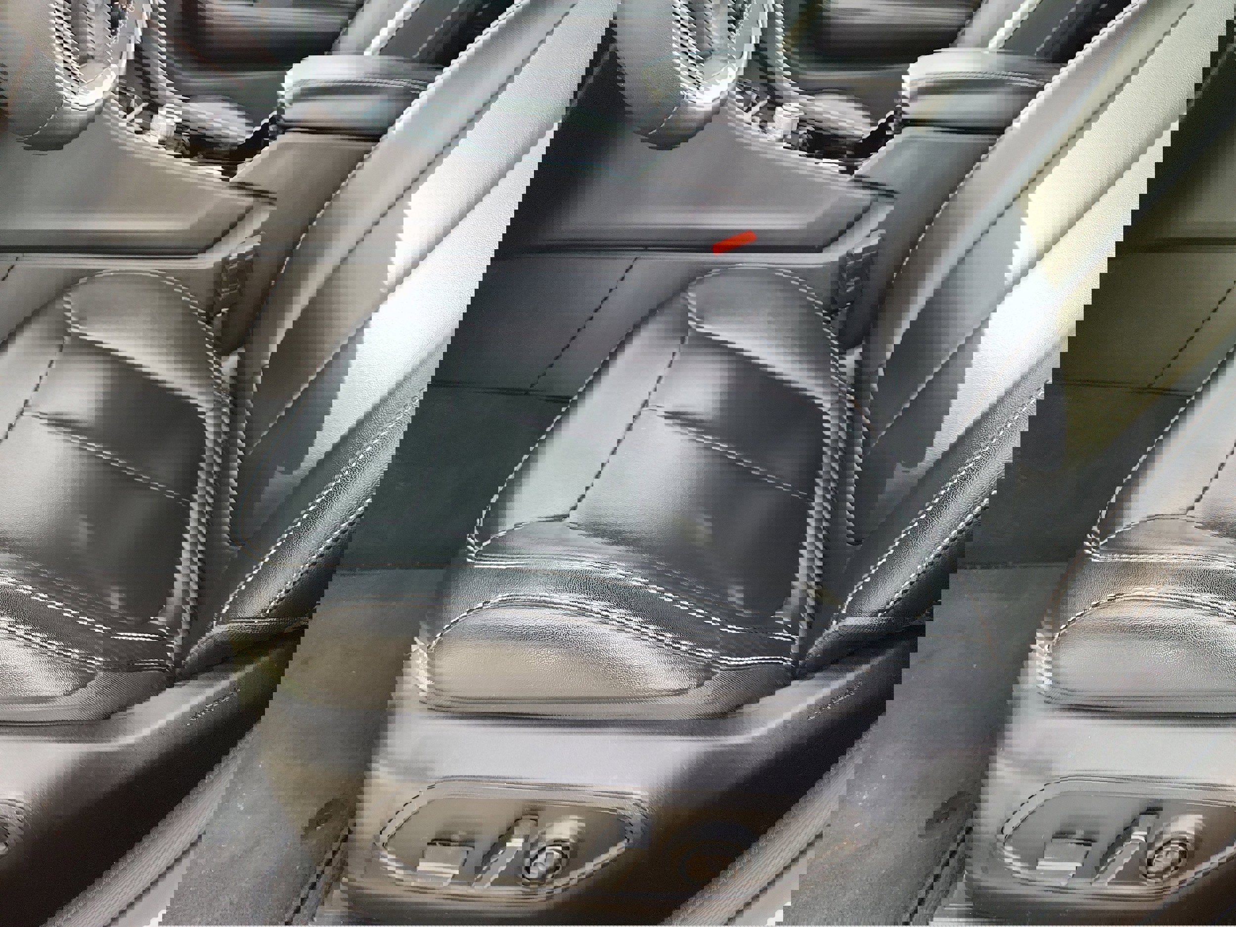 Used 2023 Jeep Grand Cherokee Limited image 10