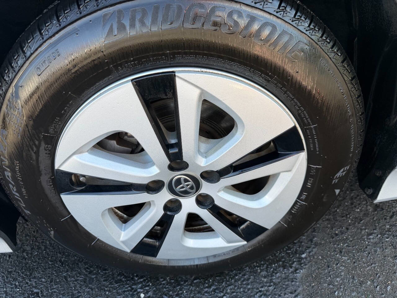 Used 2016 Toyota Prius Four w/ Advanced Technology Package FWD image 14