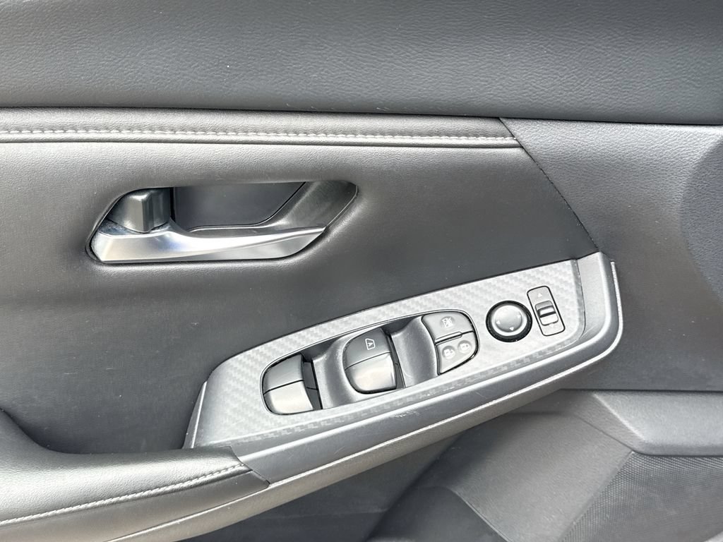 Used 2025 Nissan Sentra SV FWD image 15