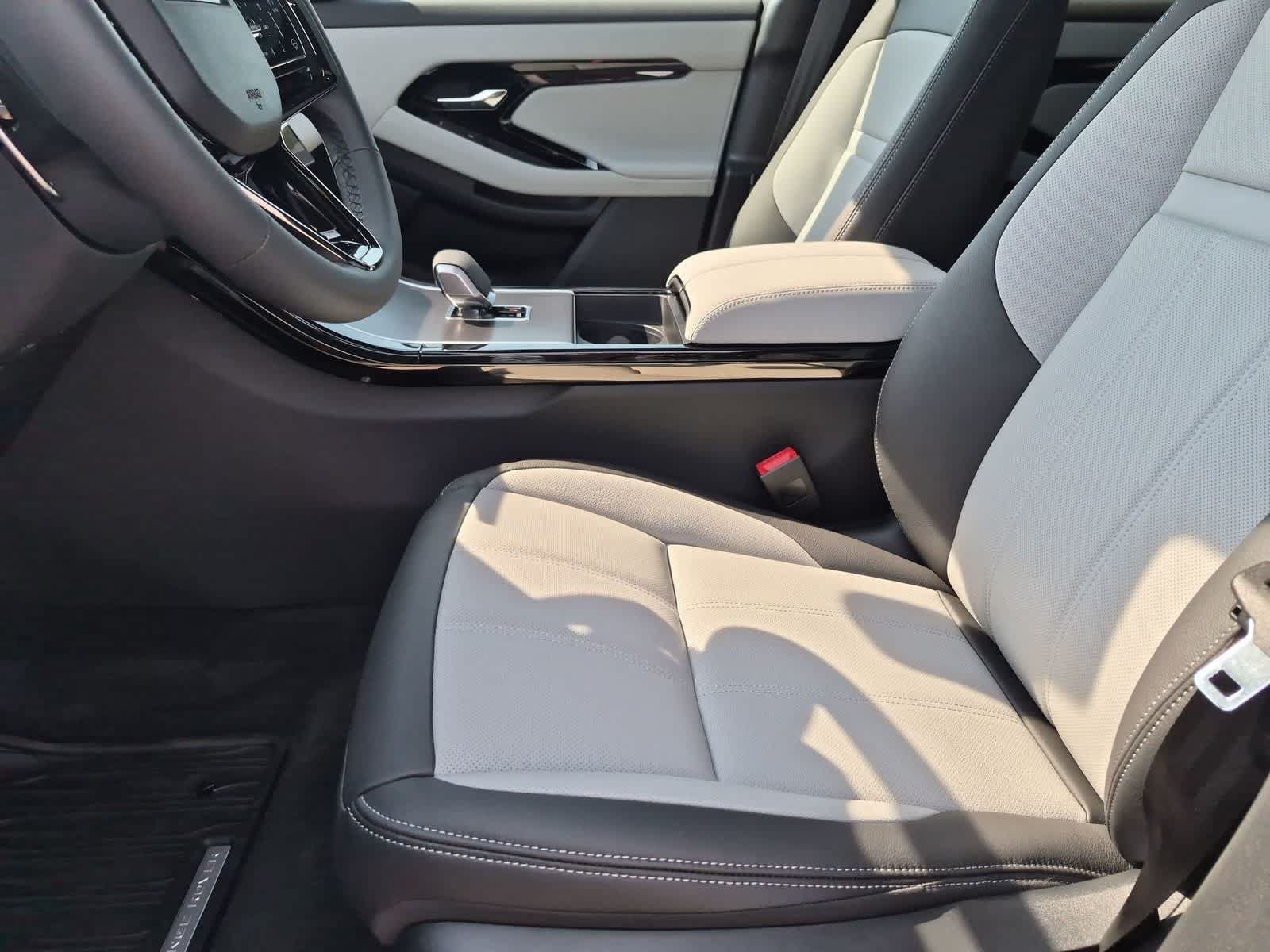 New 2026 Land Rover Range Rover Evoque Hoxton AWD/4WD image 7