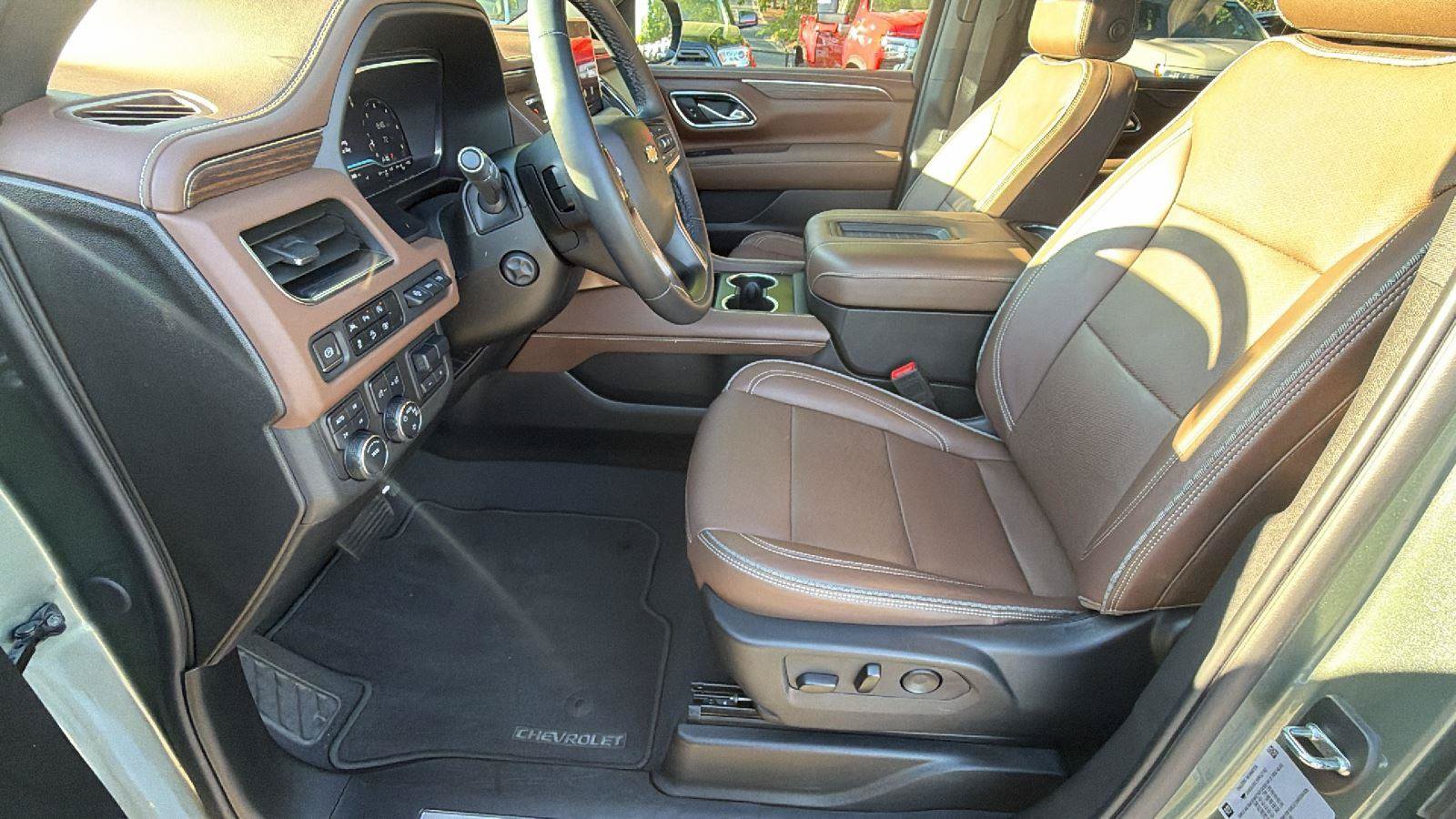 Used 2024 Chevrolet Suburban High Country w/ Max Trailering Package AWD/4WD image 13