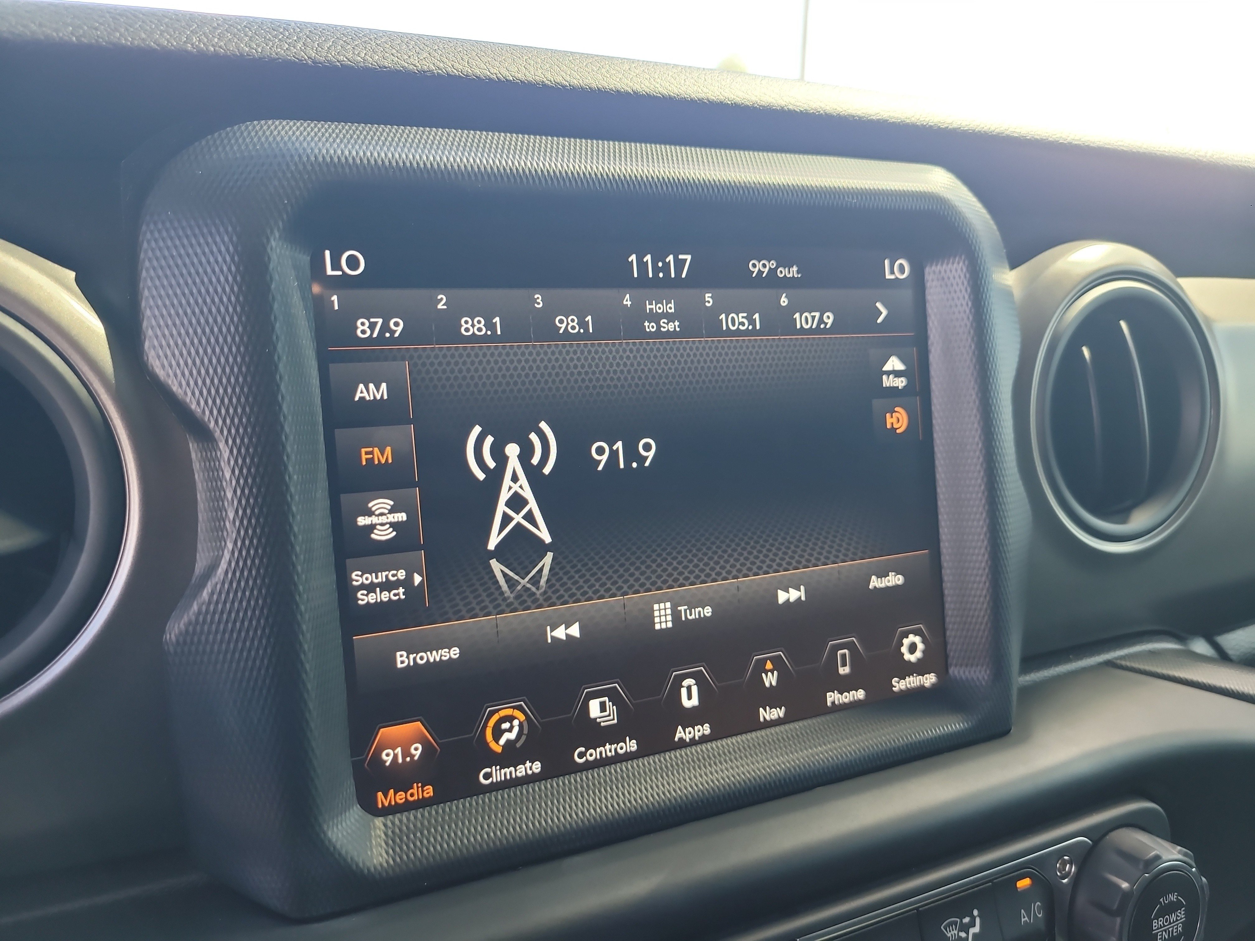 Used 2022 Jeep Wrangler Sport AWD/4WD image 17