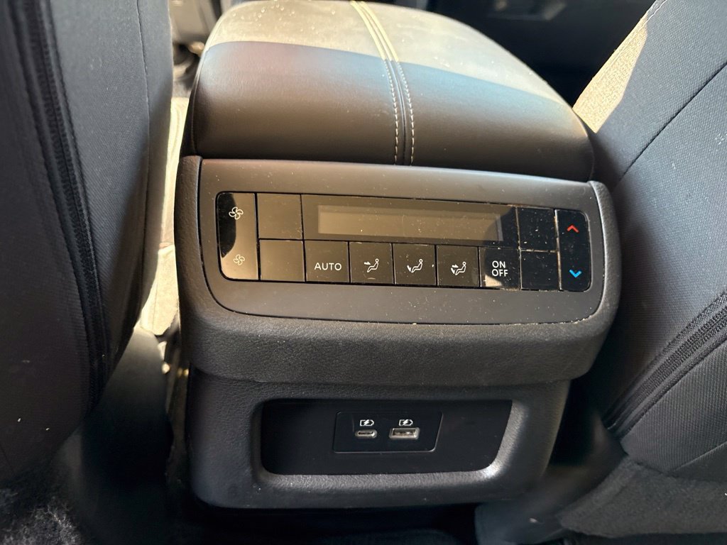 Used 2024 Nissan Pathfinder SV AWD/4WD image 21