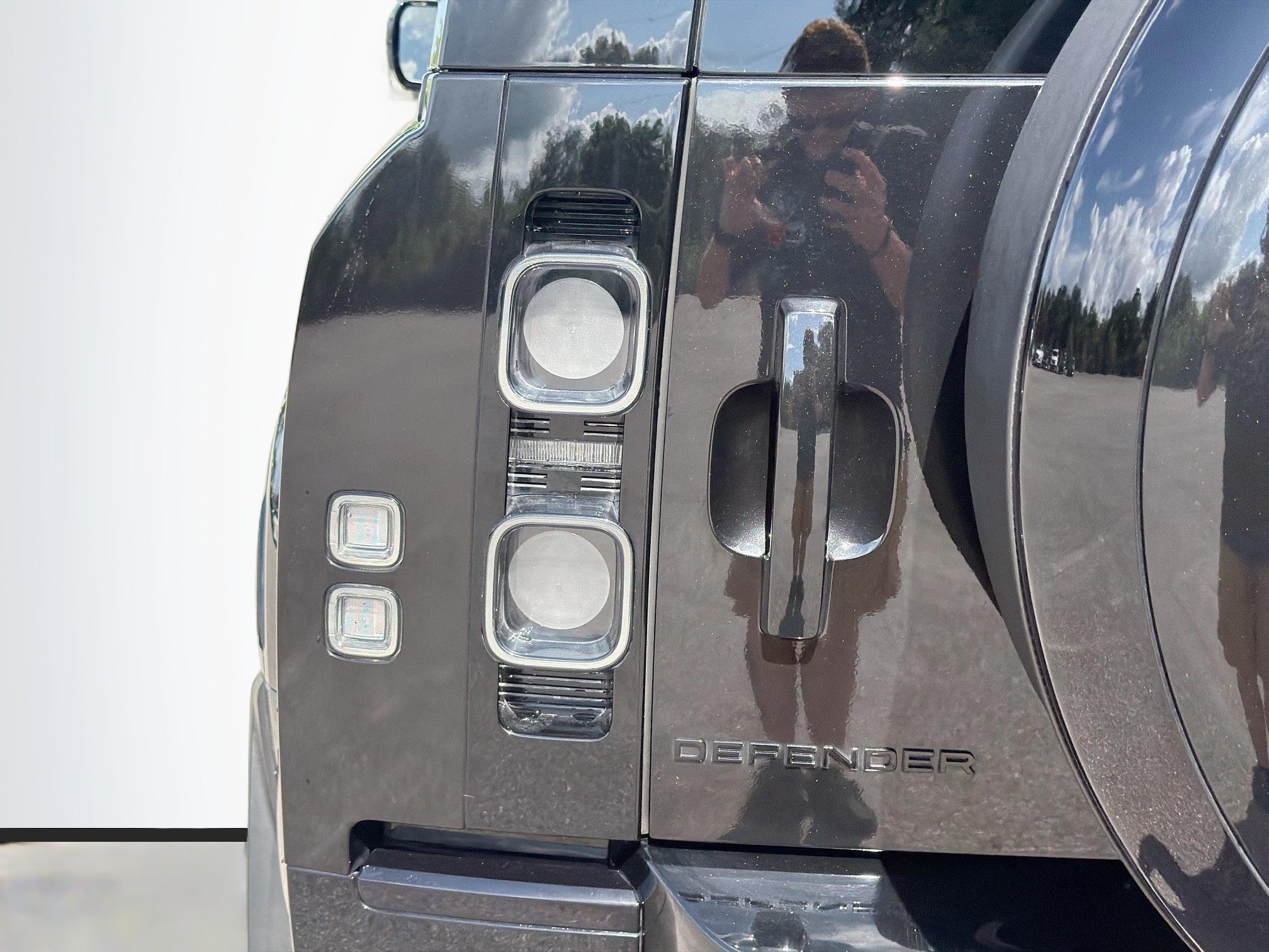Used 2024 Land Rover Defender 130 X AWD/4WD image 10