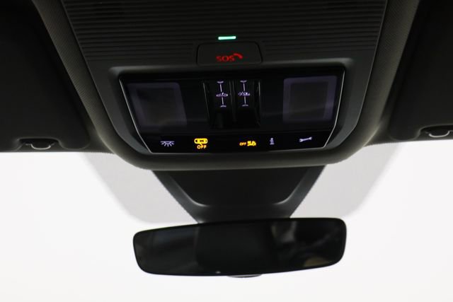 Used 2025 Volkswagen Atlas Peak Edition SE image 29